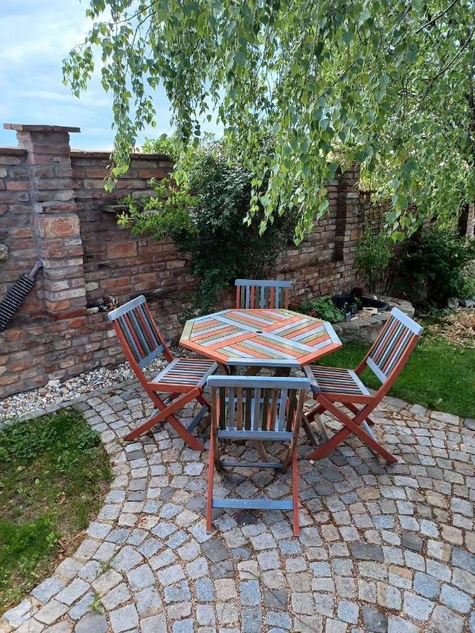 Ubytovani V Soukromi Na Sadove 906 - Valtice Exterior foto